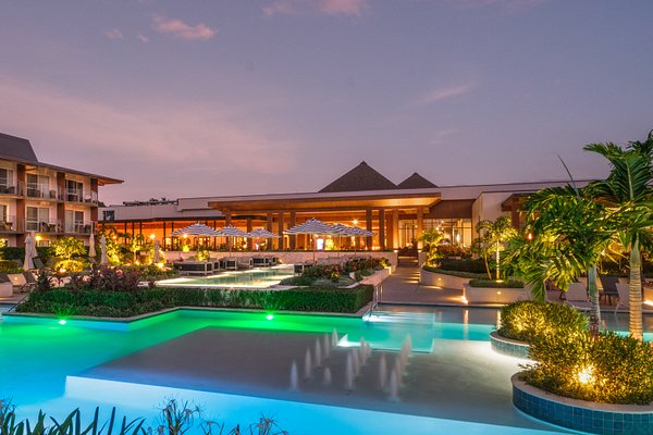 Hotel & Resort Booking